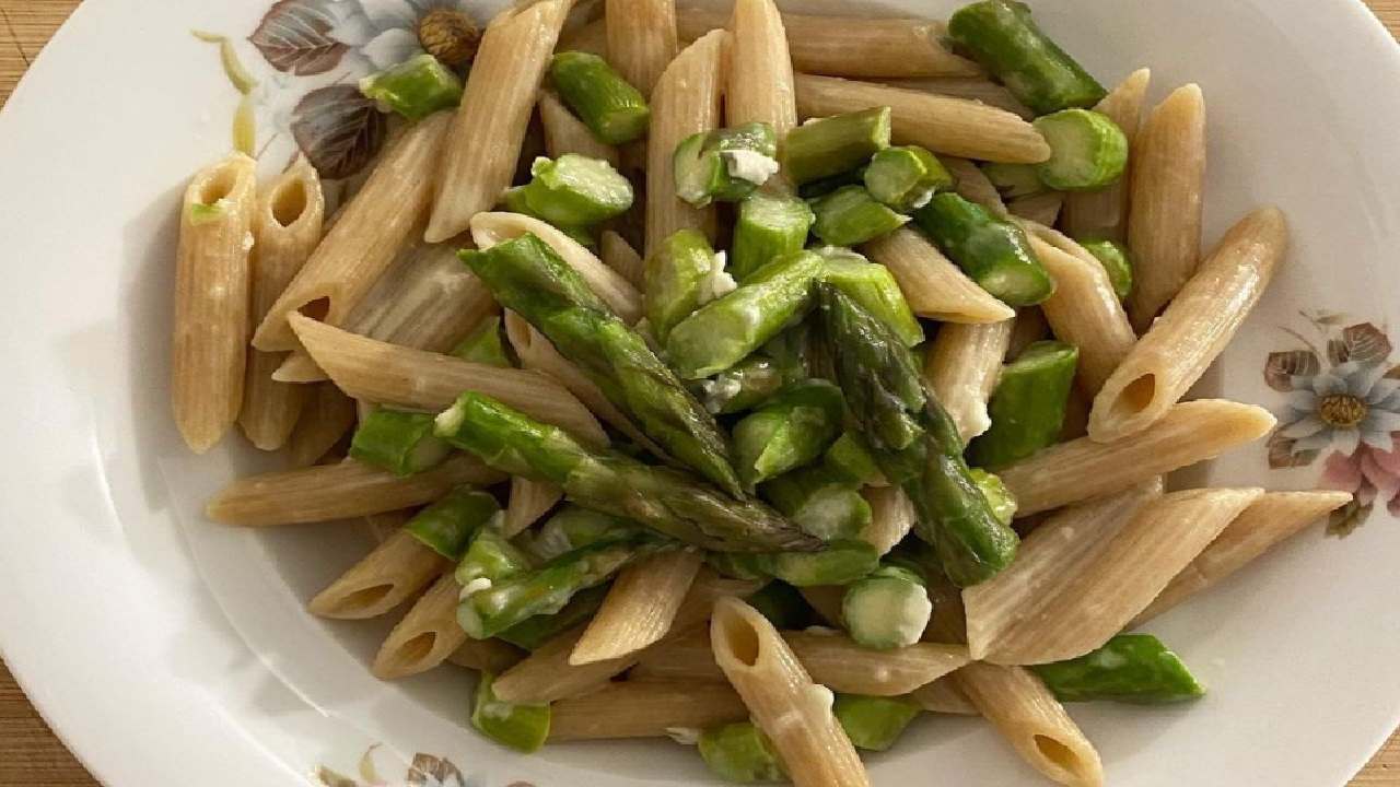 Pasta di lenticchie asparagi e gorgonzola