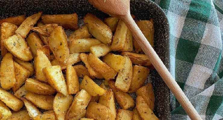 Patate al forno con la buccia