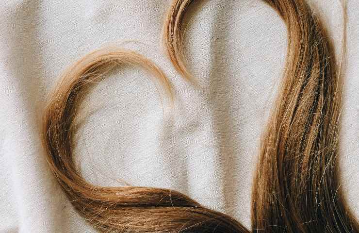 Prendersi cura dei capelli con gli oli essenziali