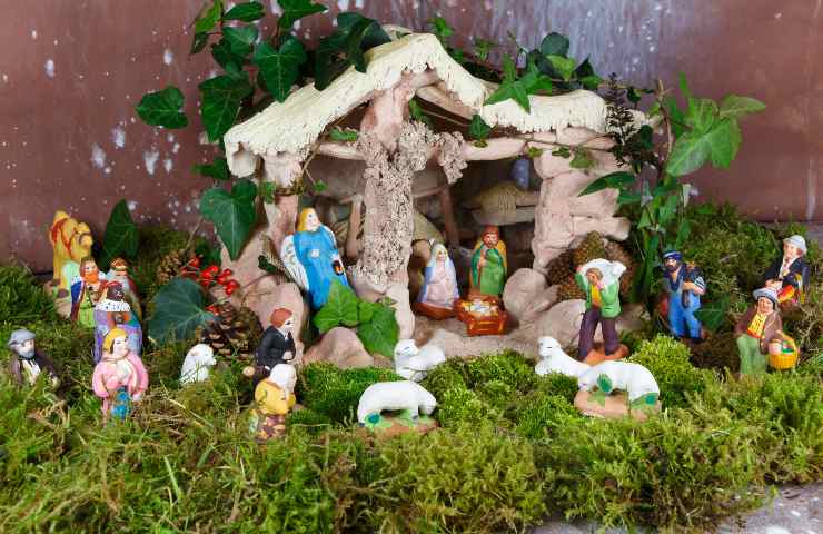 Presepe fatto con materiali di riciclo