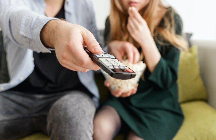 Stasera in tv i programmi di venerdì 17 dicembre 2021