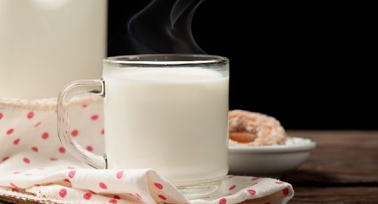 Latte caldo benefici raffreddore