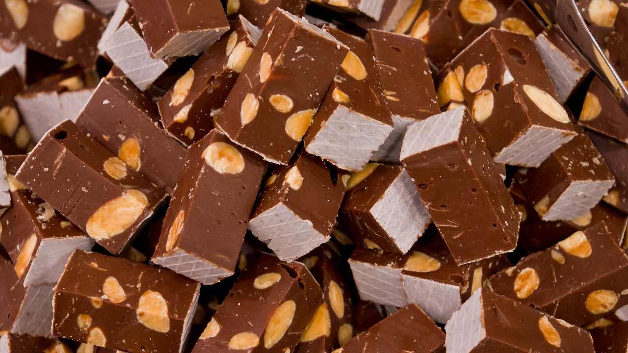 Torrone al cioccolato senza zucchero