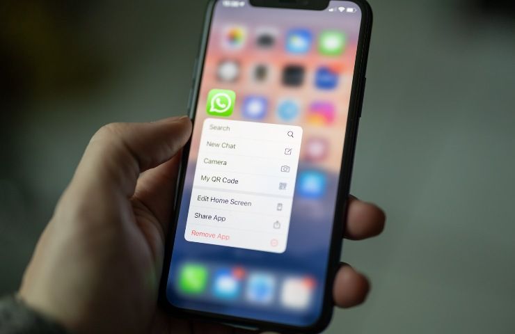 WhatsApp consuma batteria come risolvere