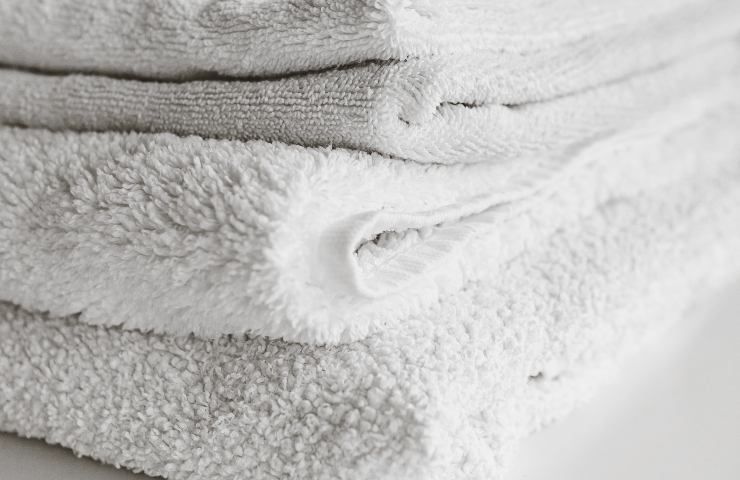 Alcuni metodi per asciugare prima i panni