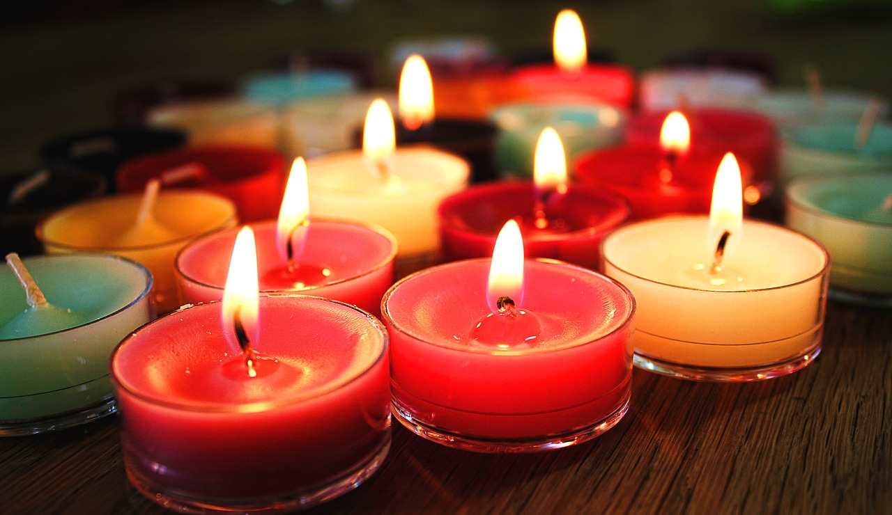 Sentire Odore Di Cera Di Candela Significato Cera di candela, come smacchiare: alcuni consigli per rimuoverla