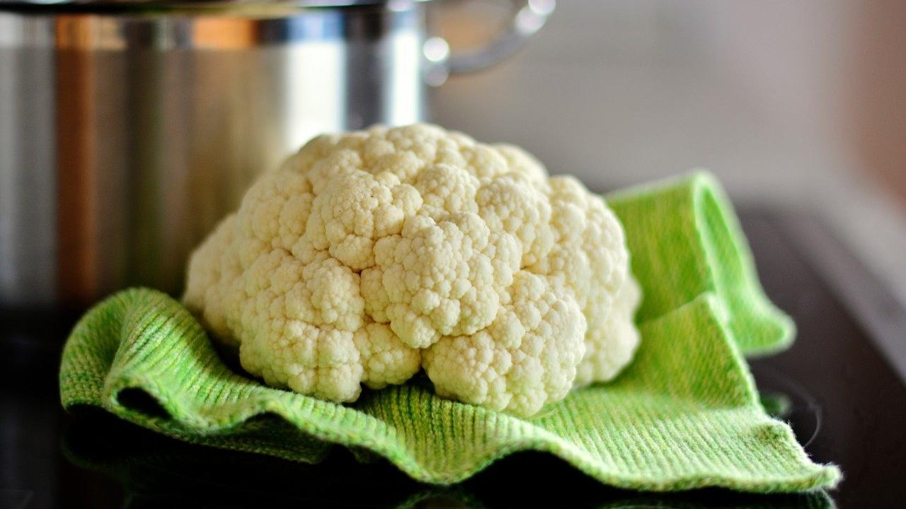 Una testa di cavolfiore presenta nutrienti che da soli valgono almeno il 10% del nostro fabbisogno quotidiano