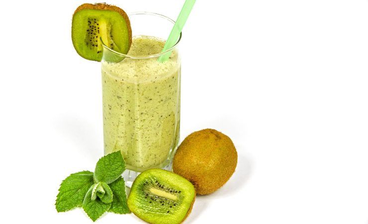 kiwi frutto molteplici proprietà