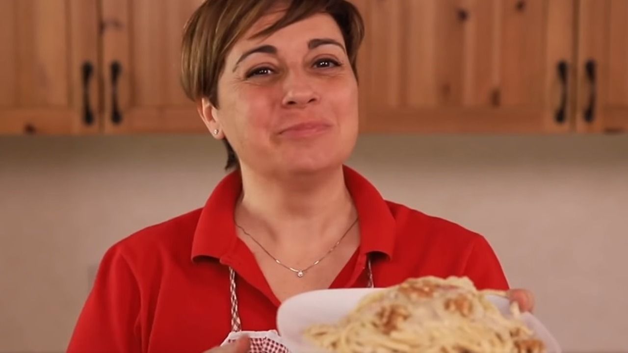 Linguine al pesto di noci, primo piatto di Benedetta Rossi ricco e