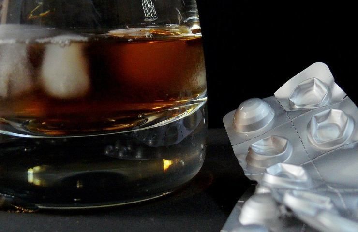 Medicine e alcool potrebbero portare addirittura alla morte, oppure innescare reazioni fisiche gravissime