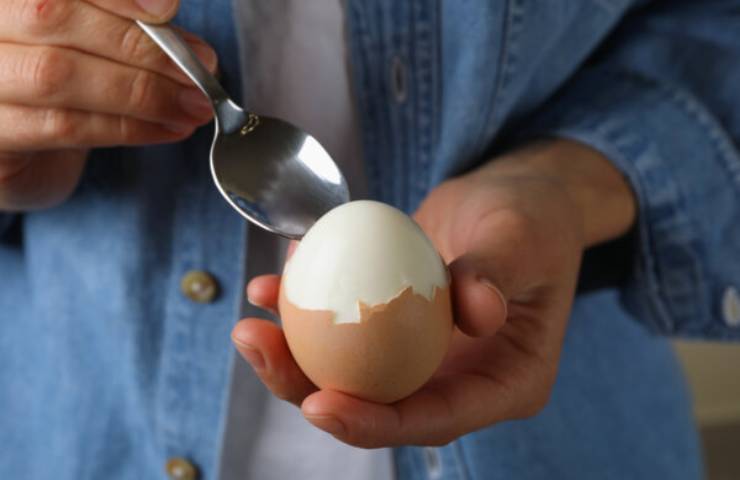 Come sgusciare le uova sode 