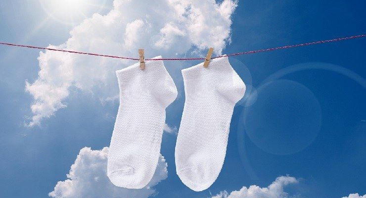 Lavare calzini bianchi morbidi e bianchi