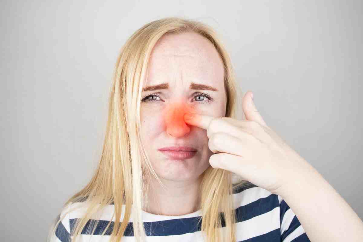 donna col naso arrossato