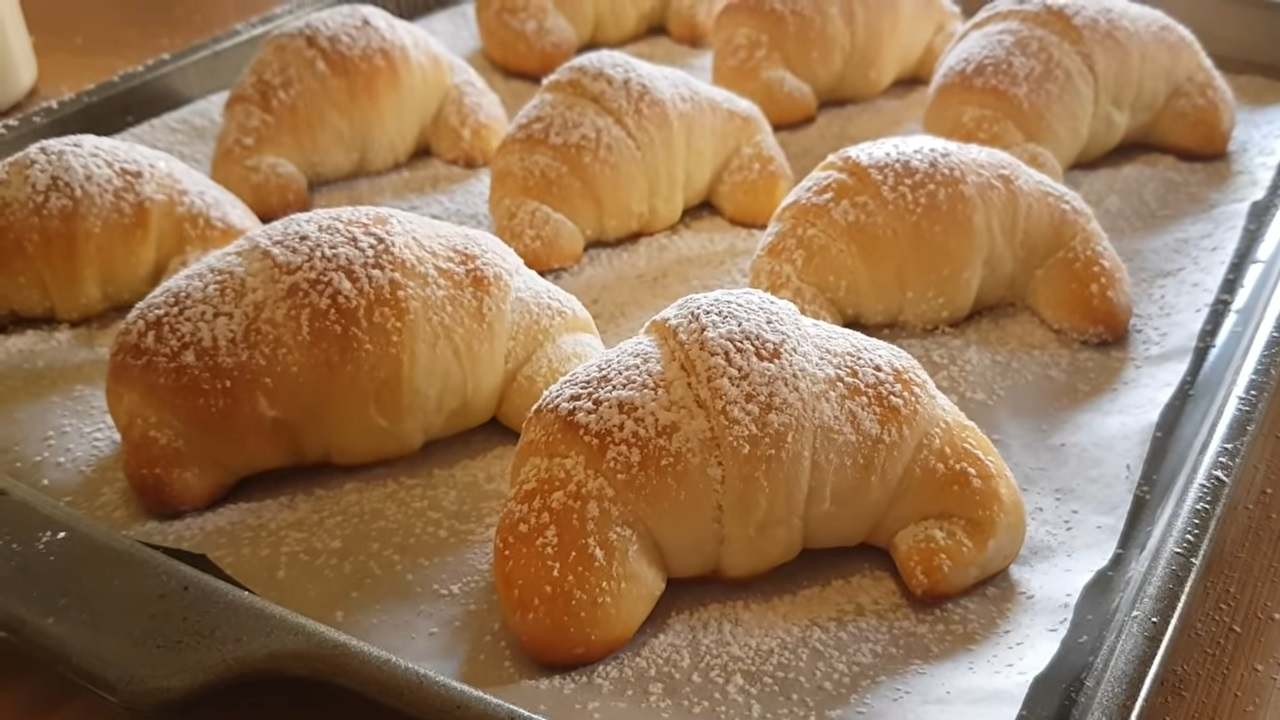 Cornetti brioche alla crema