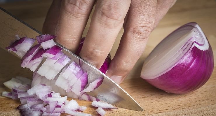 Eliminare odore cipolla e pesce mani