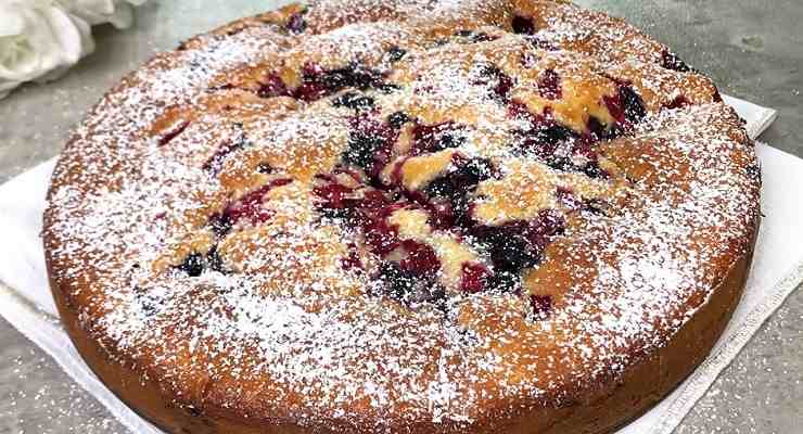 Torta frutti di bosco e yogurt light