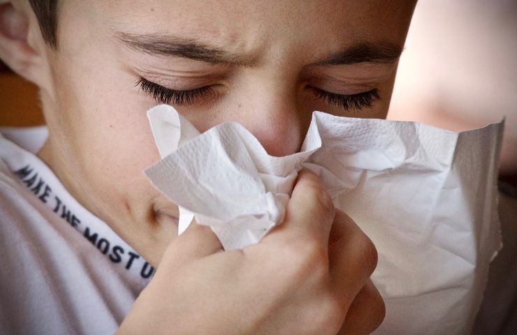 Tosse e raffreddore, classici sintomi dell'influenza