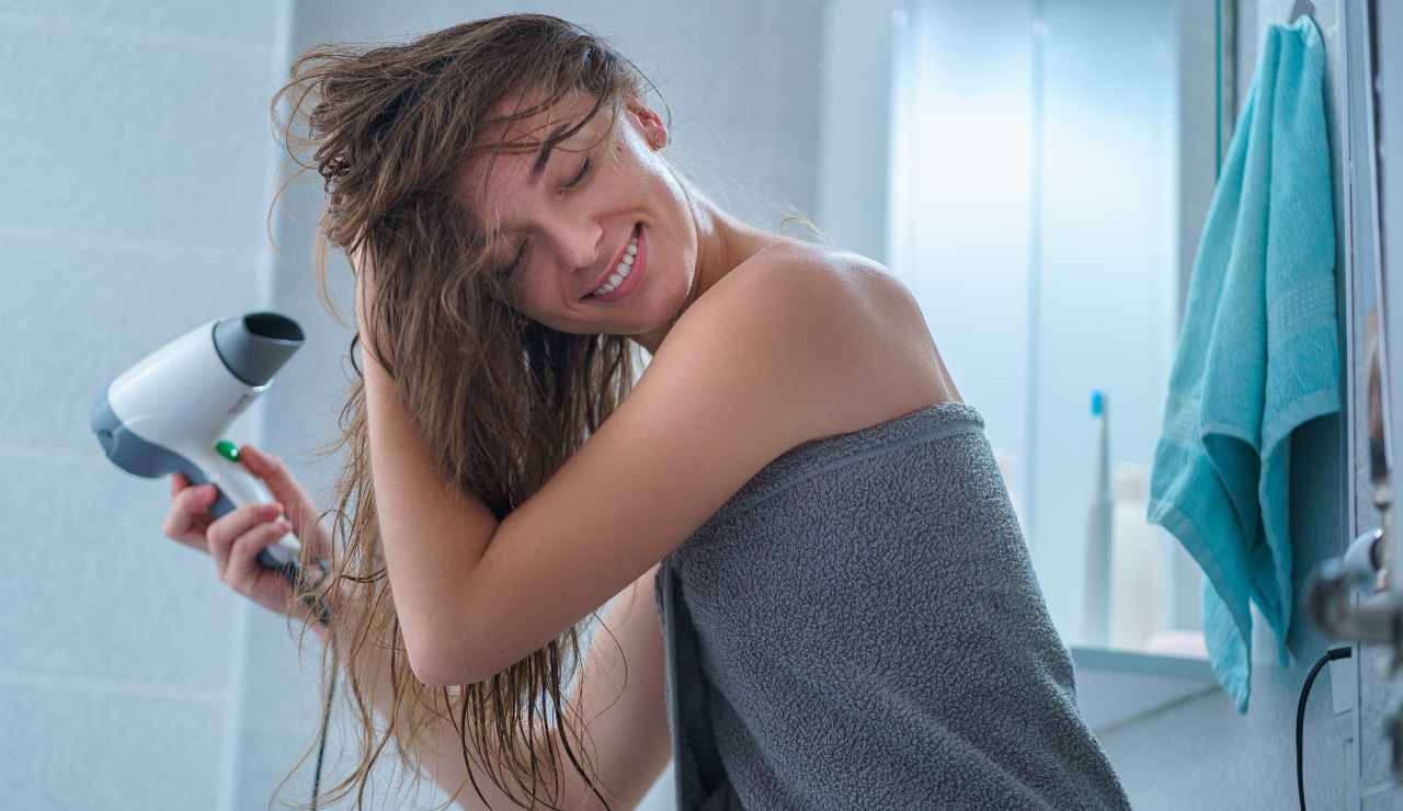Asciugare i capelli