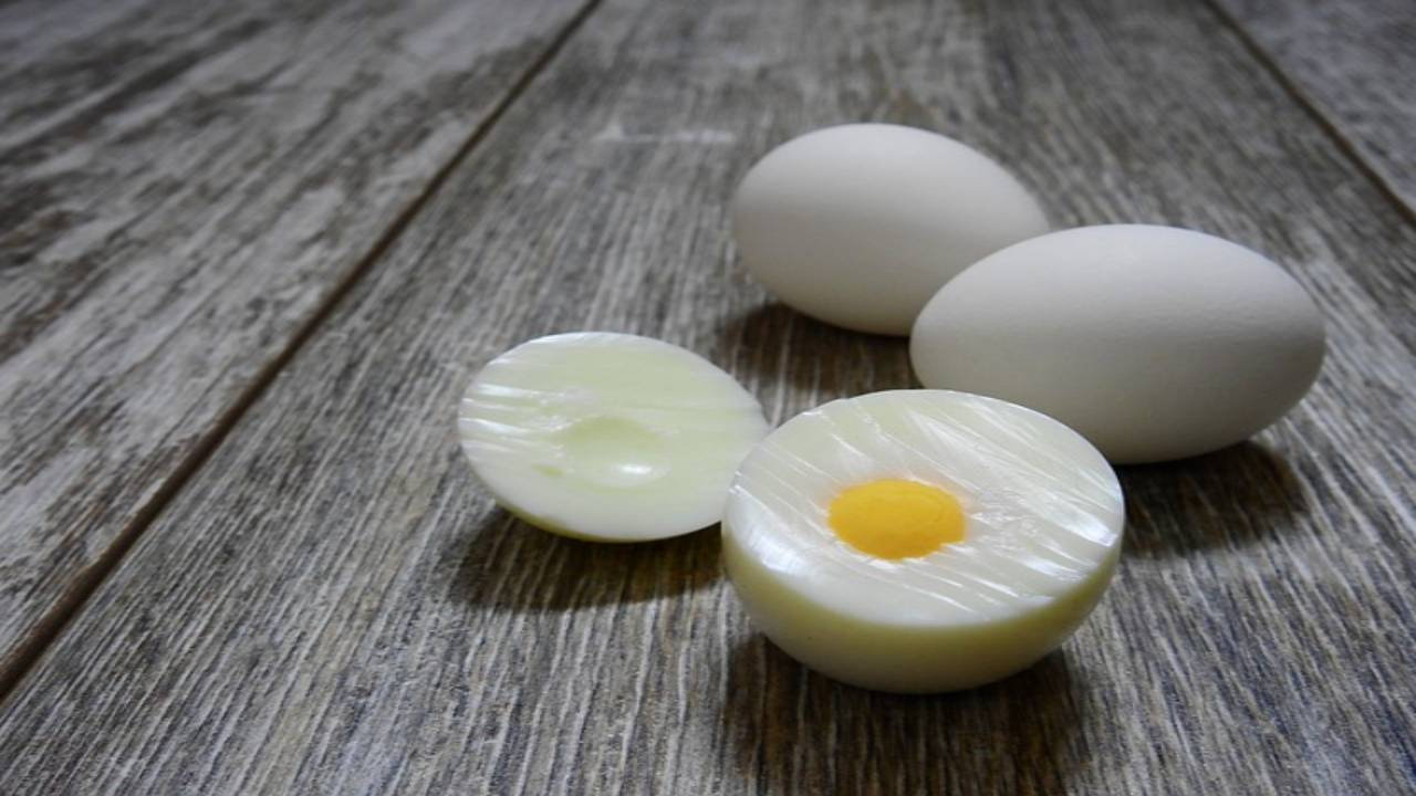 Come sgusciare le uova sode senza romperle