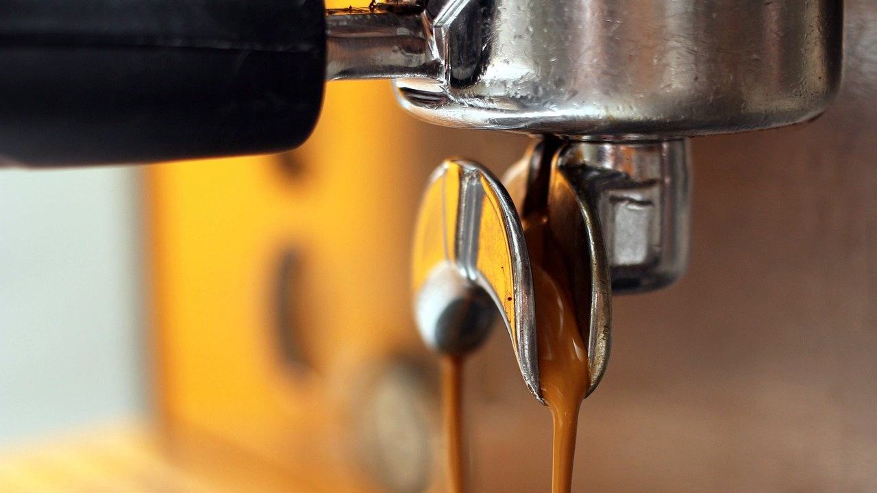 I metodi per mandare via il cattivo odore della macchina da caffè