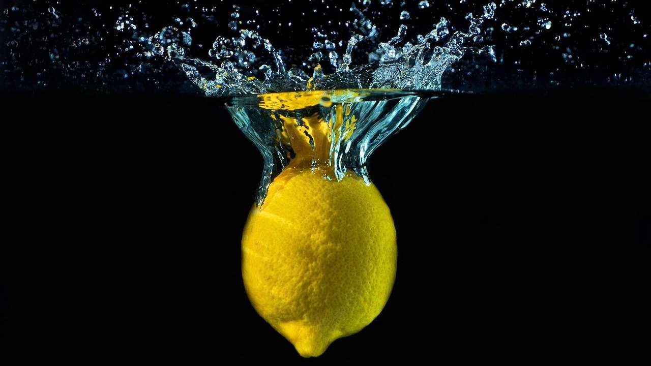 La procedura di conservazione del limone in frigorifero