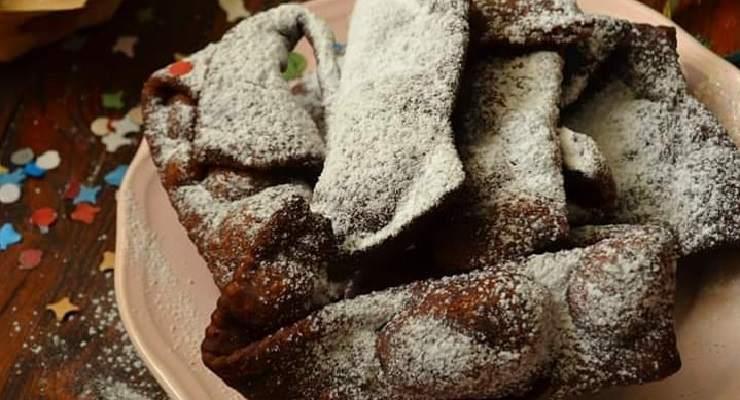 Chiacchiere di Carnevale al cacao friabili