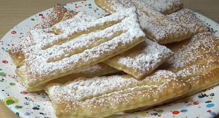 Chiacchiere di pasta sfoglia