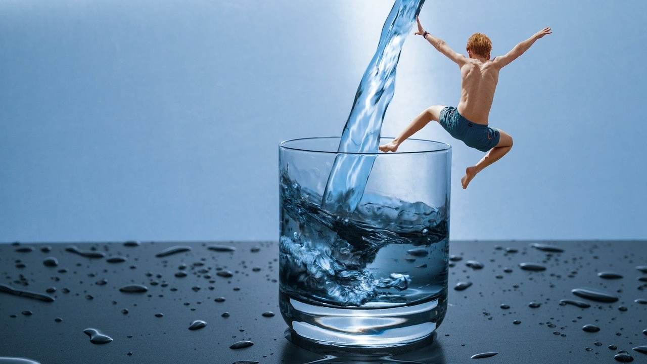 sprecare litri acqua