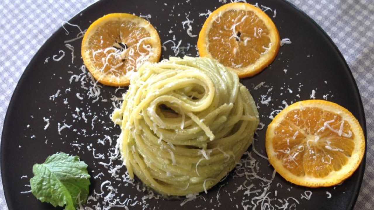 Spaghetti al pesto di agrumi profumati