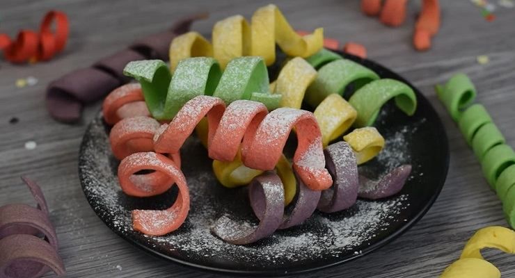 Stelle filanti di Carnevale croccanti e colorate