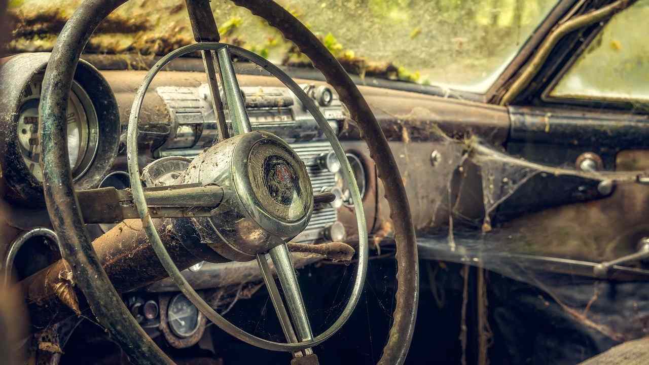 Le zone più sporche dell’interno auto, roba da mettersi le mani tra i capelli