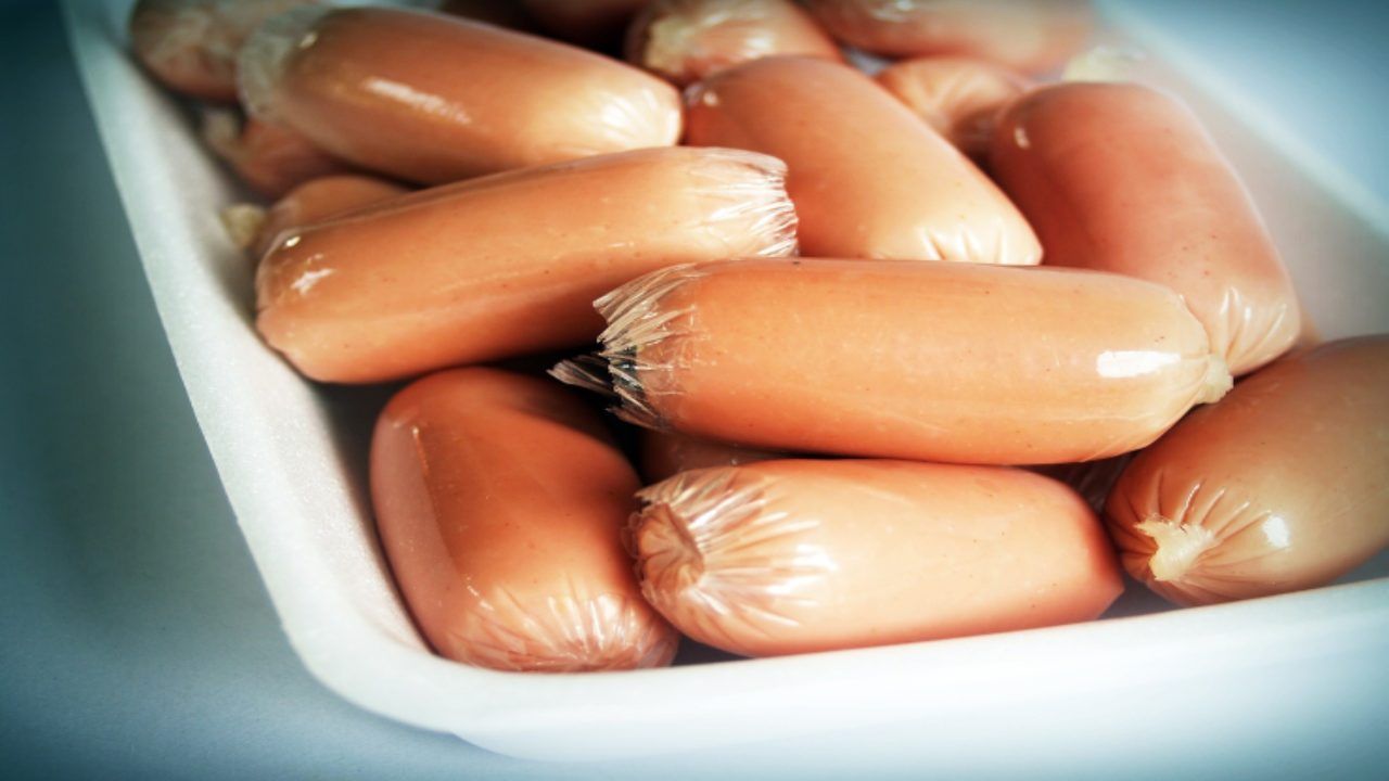 mangiare wurstel crudi rischi listeria