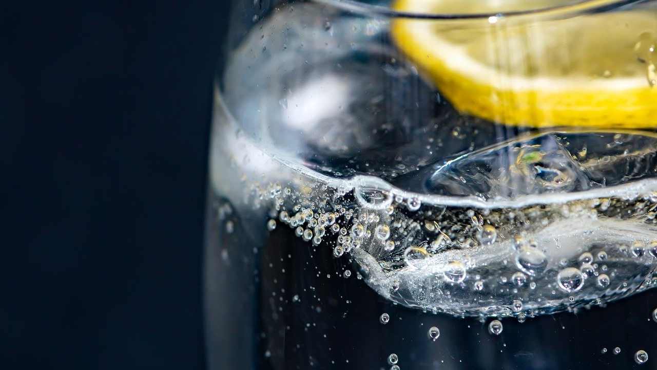 Acqua limone e sale