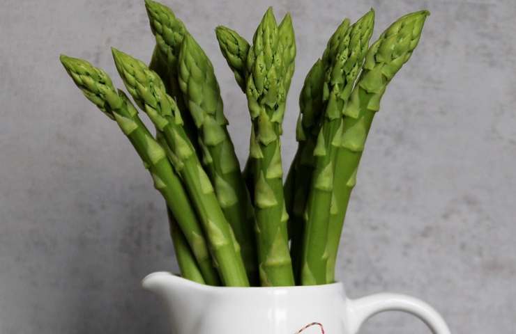 Asparagi in pentola ricetta