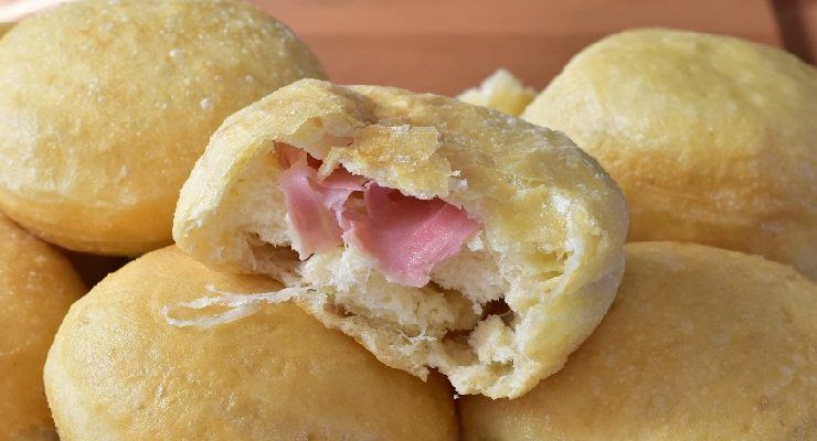 Bomboloni salati con ripieno filante