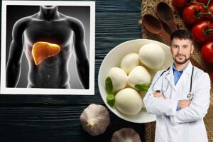 immagine grafica di un fegato, mozzarelle e un medico
