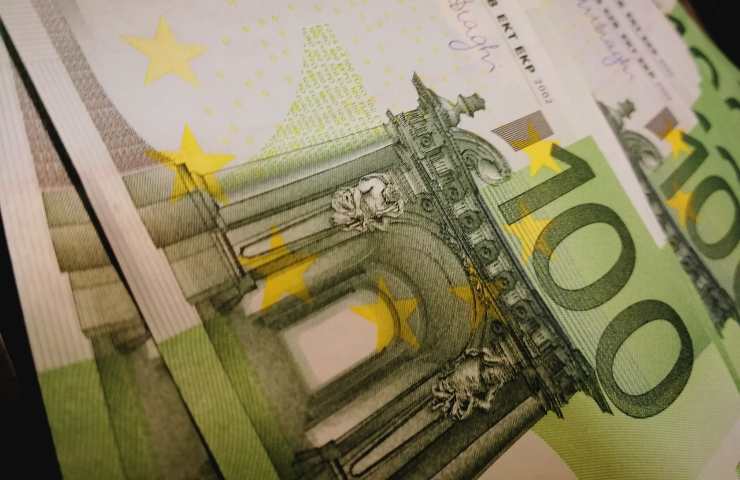 Diverse banconote da cento euro