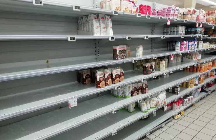 I beni cominciano a scarseggiare nei supermercati