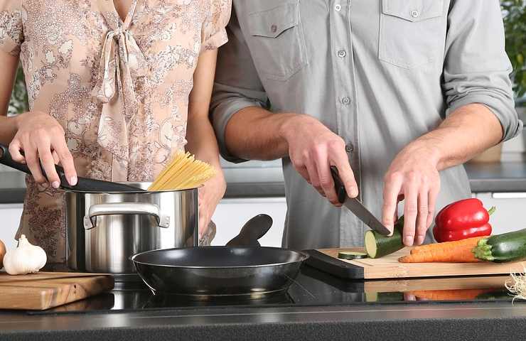 Patate al sugo preparazione