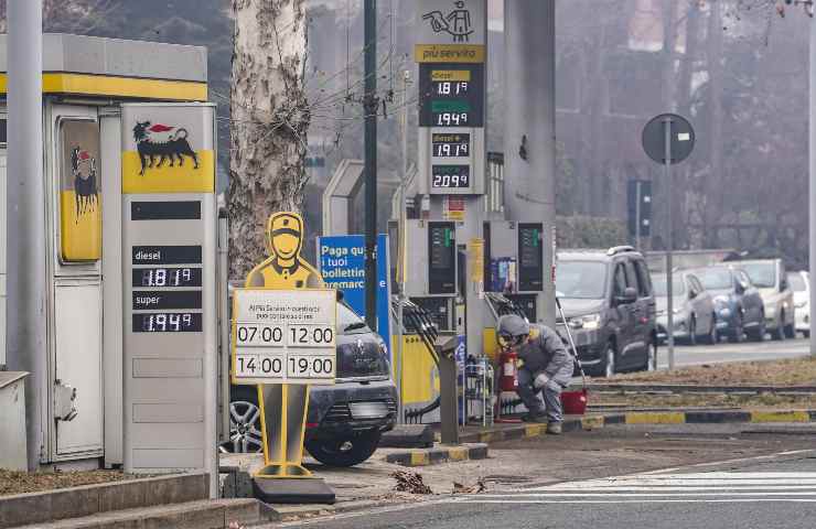 Listino prezzi ad un distributore di carburante