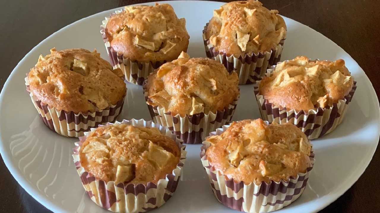 Muffin alle mele con uvetta e cannella 150 calorie