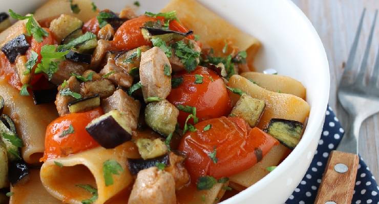 Paccheri con melanzane e pomodorini