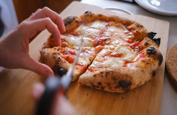Pizza rotonda (Foto Unsplash)