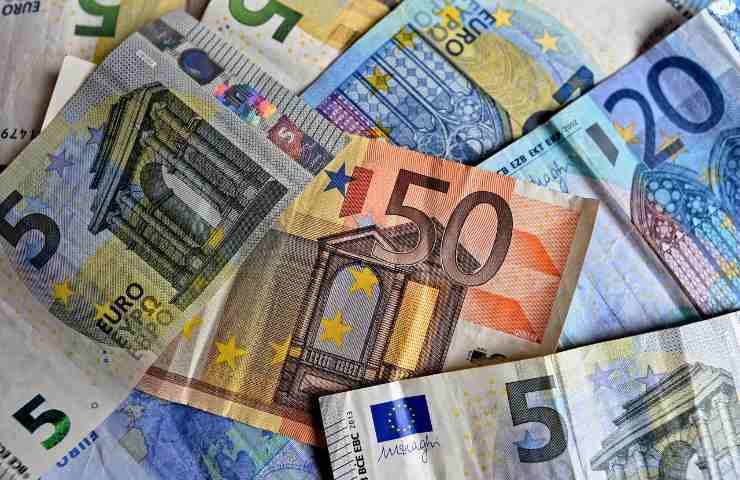 Svariate banconote in euro