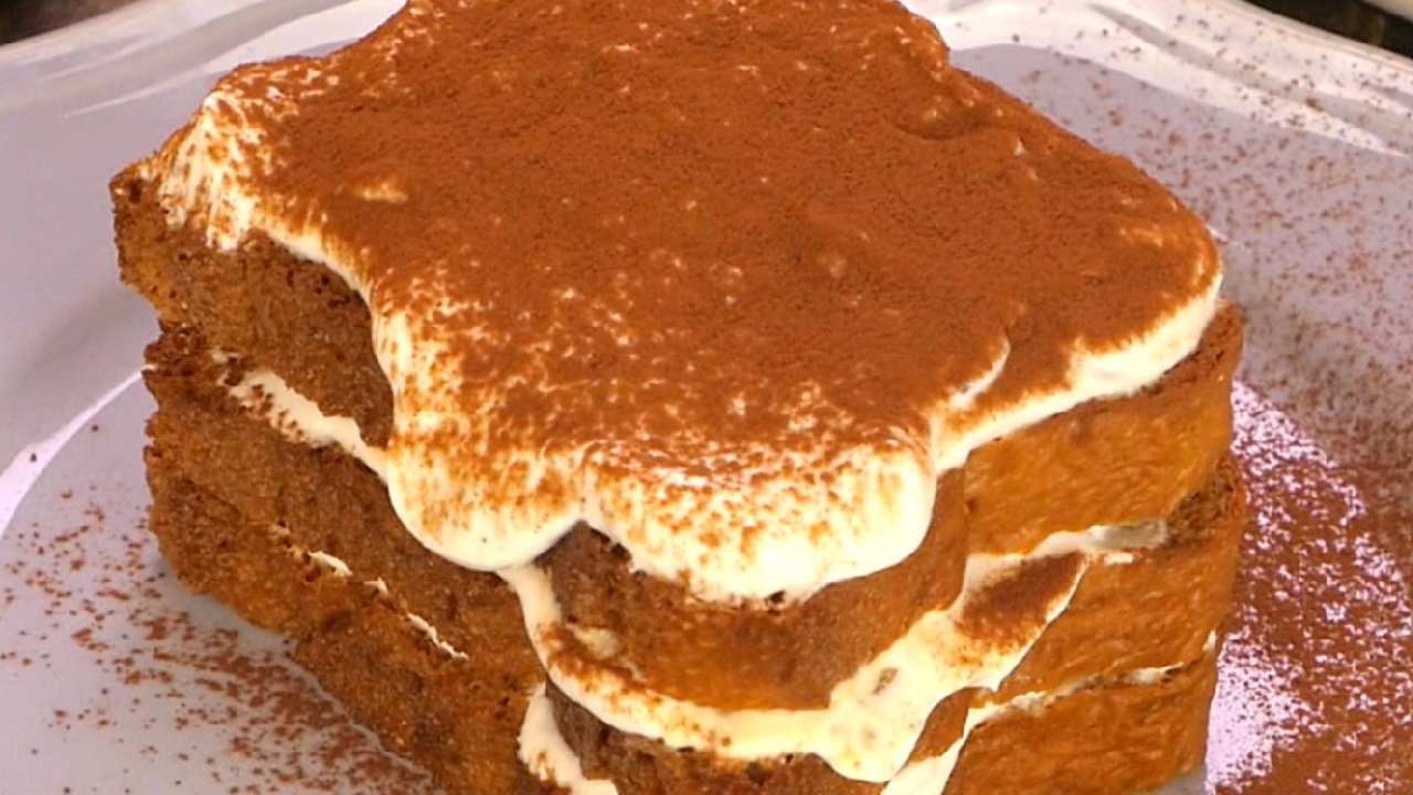 Tiramisù light ma super goloso: si prepara in pochi minuti Tiramisù light ma super goloso: si prepara in pochi minuti
