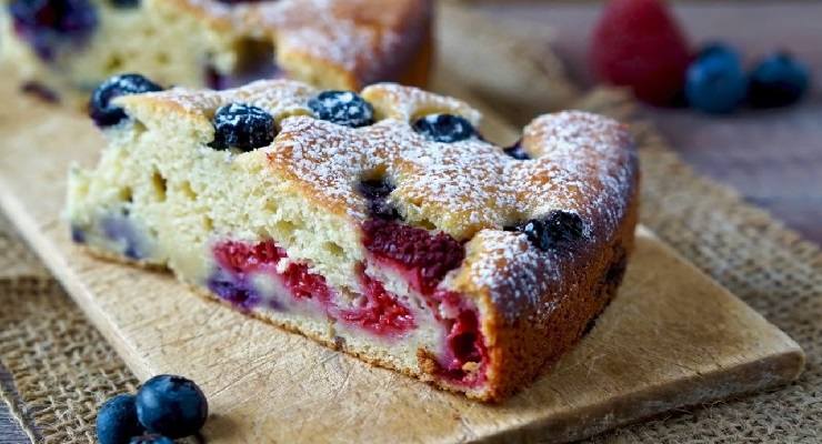 Torta ricotta e frutti di bosco con 160 calorie