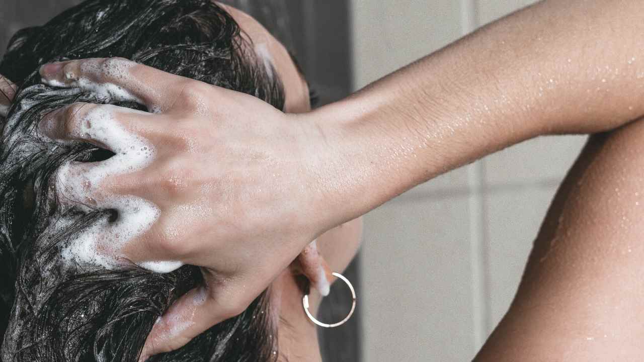 lavaggio inverso capelli