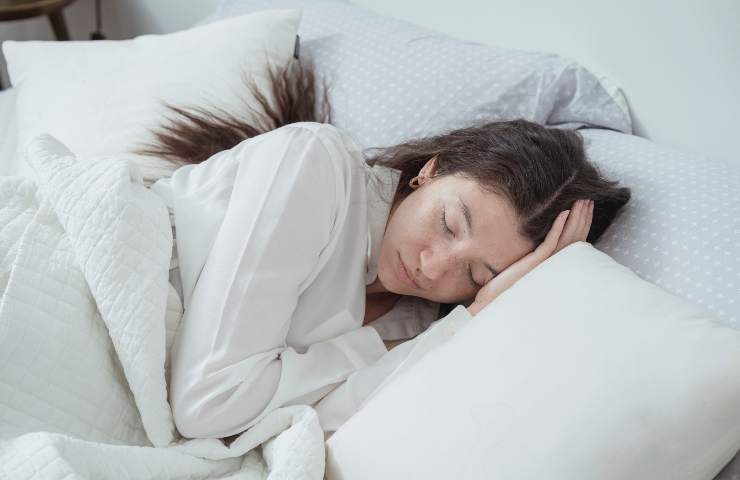 Donne devono dormire 20 minuti in più