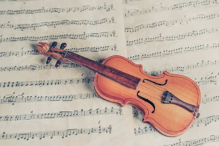 Il violino nel test visivo della solitudine ( Foto Pixabay)