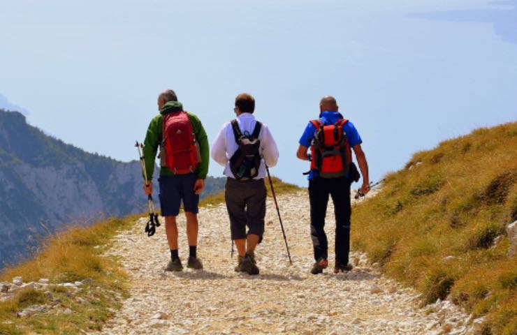 fare trekking attività salutare